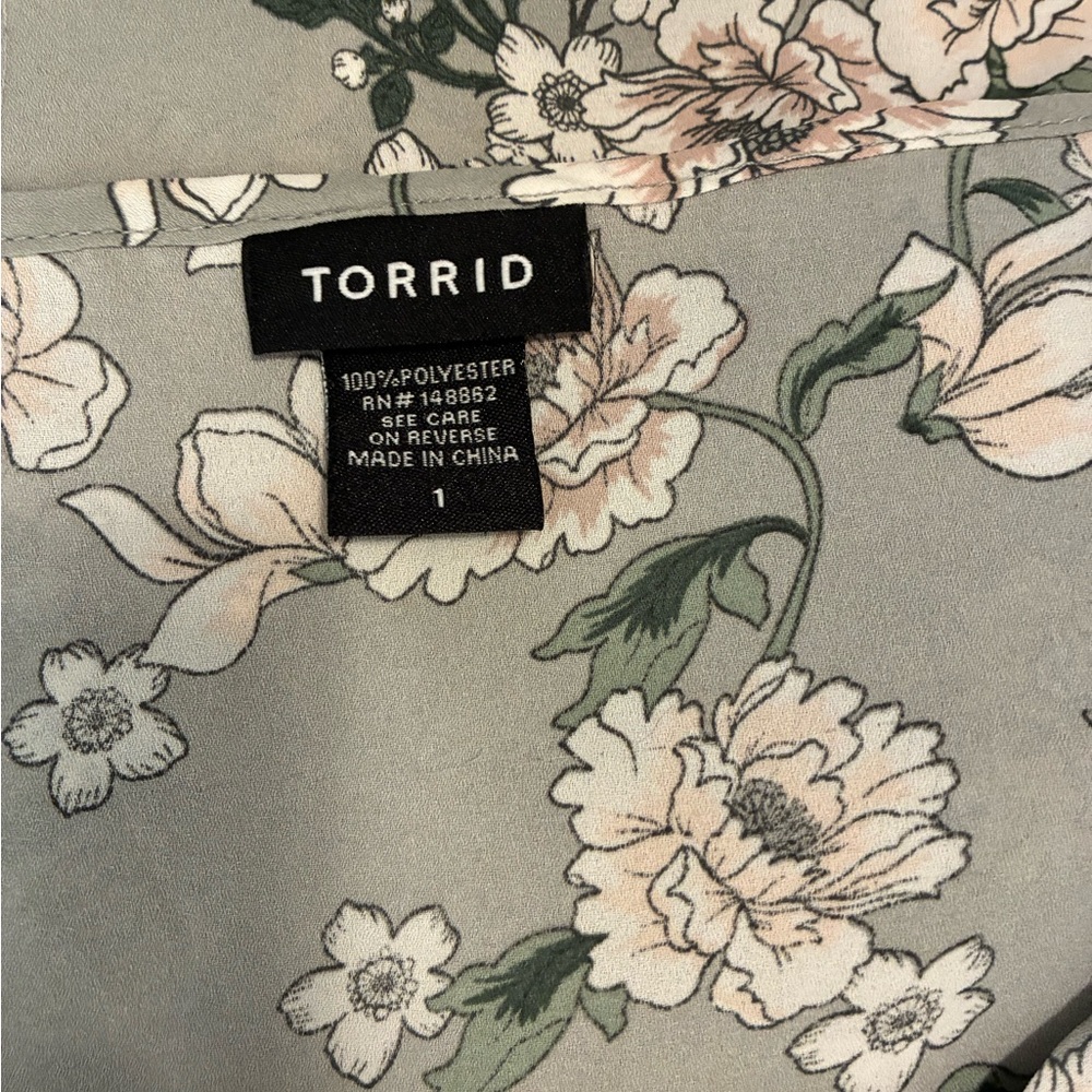 torrid Gray Floral Short Sleeve Blouse - Picture 3 of 7